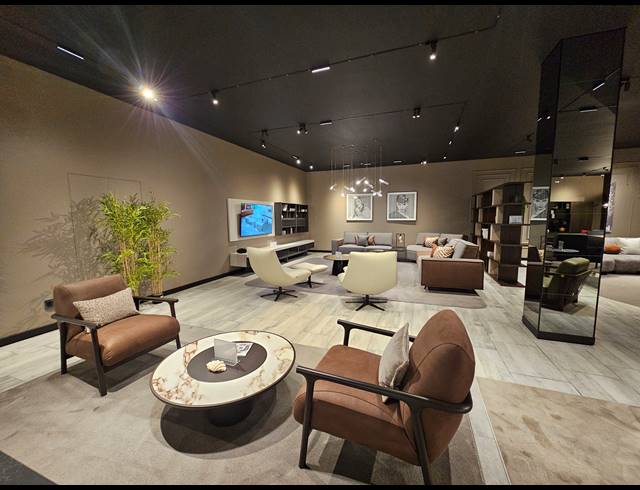 1,000M² SHOWROOM TO LET IN KRAMERVILLE